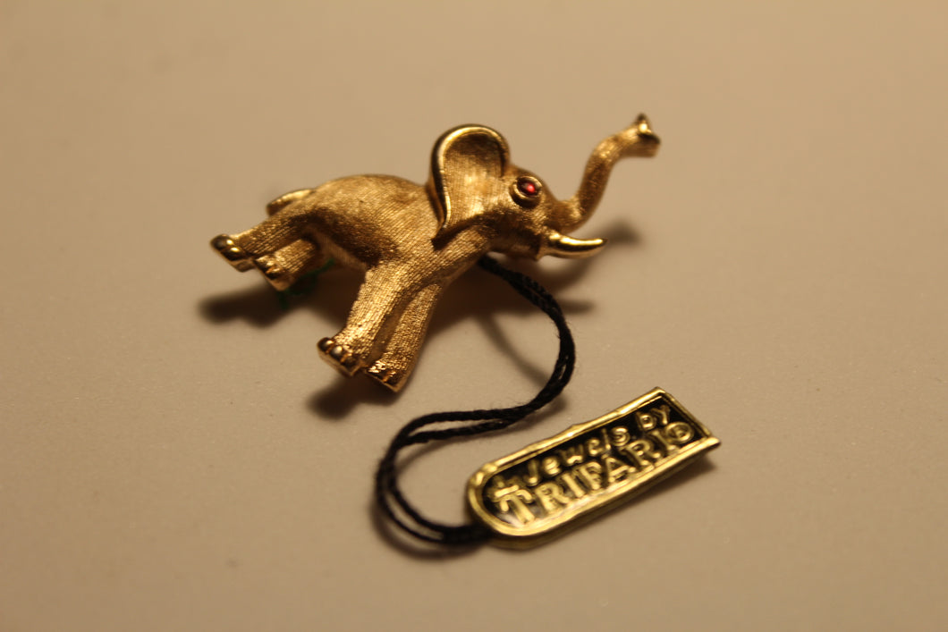 Crown Trifari Gold Tone Elephant Original Tag - Mint