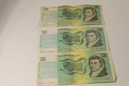 1983 Three Australian $2 Banknotes Johnston & Stone R88